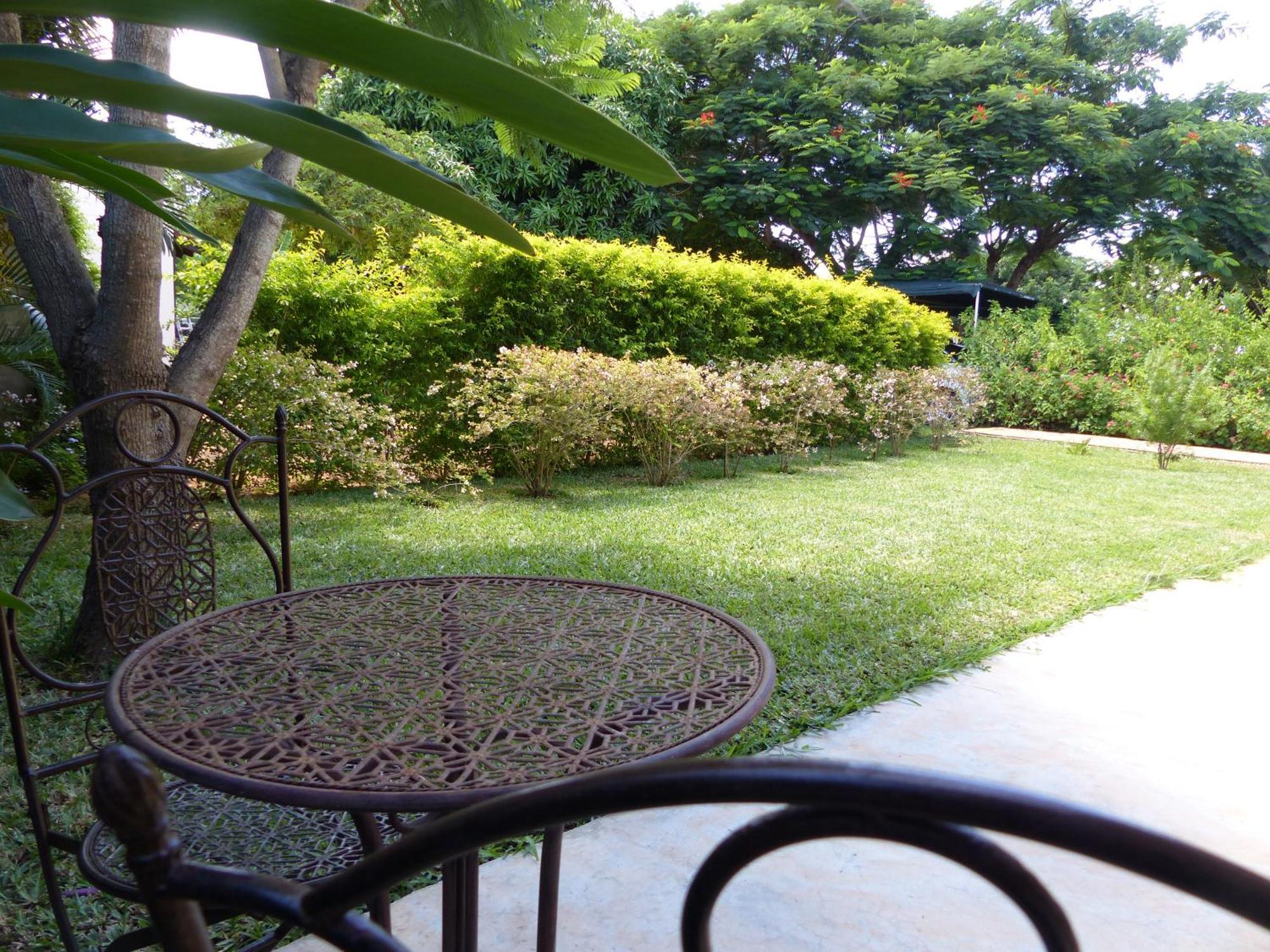 Ancha'S Oasis Hotel Maputo Bagian luar foto