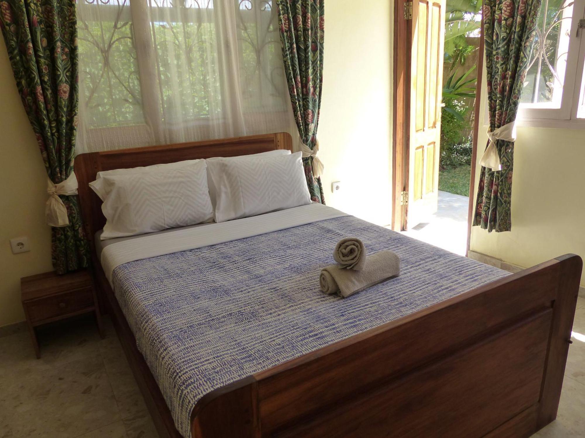 Ancha'S Oasis Hotel Maputo Bagian luar foto